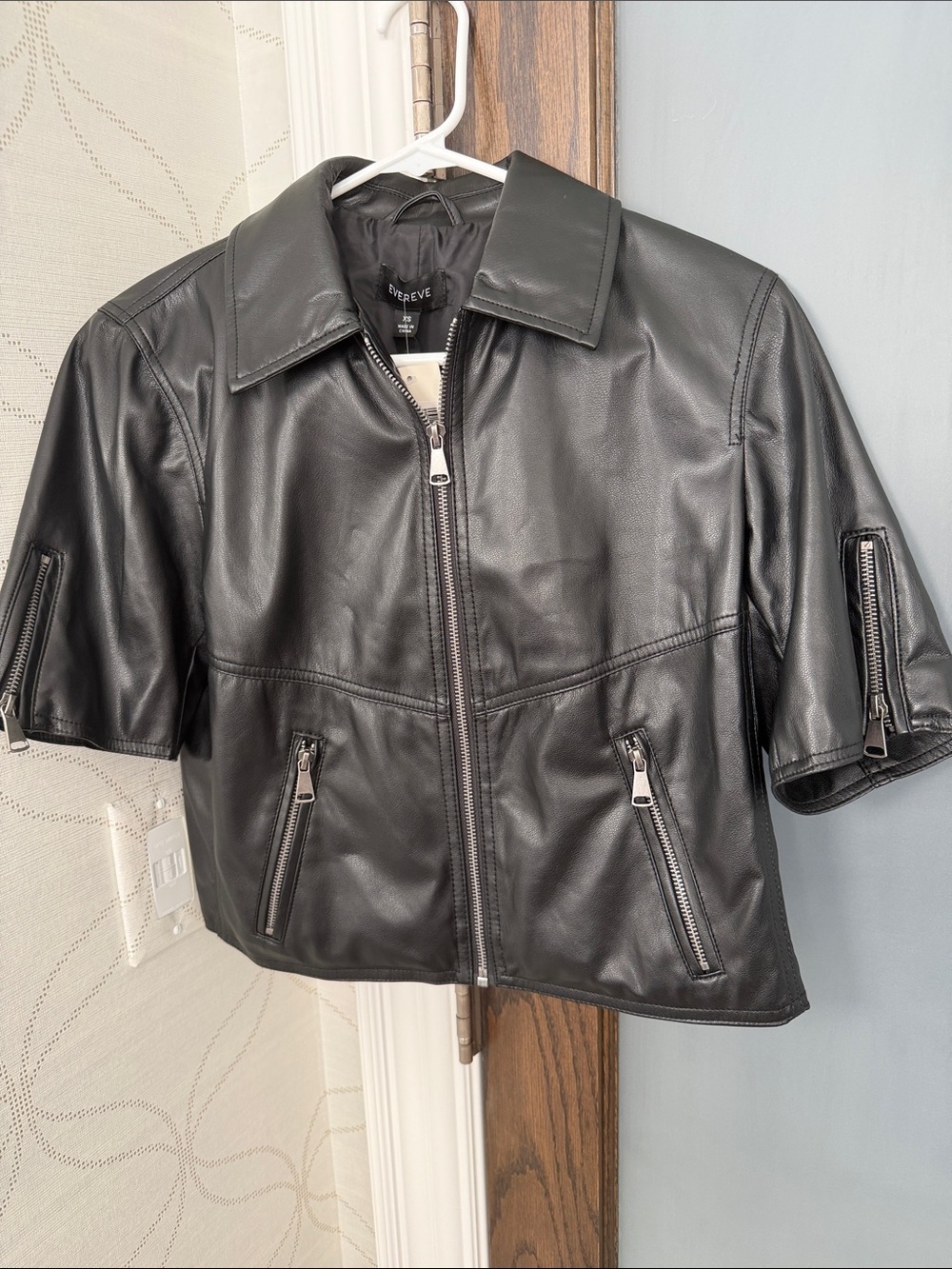 Evereve Black Cropped Short-Sleeve Faux Leather Jacket